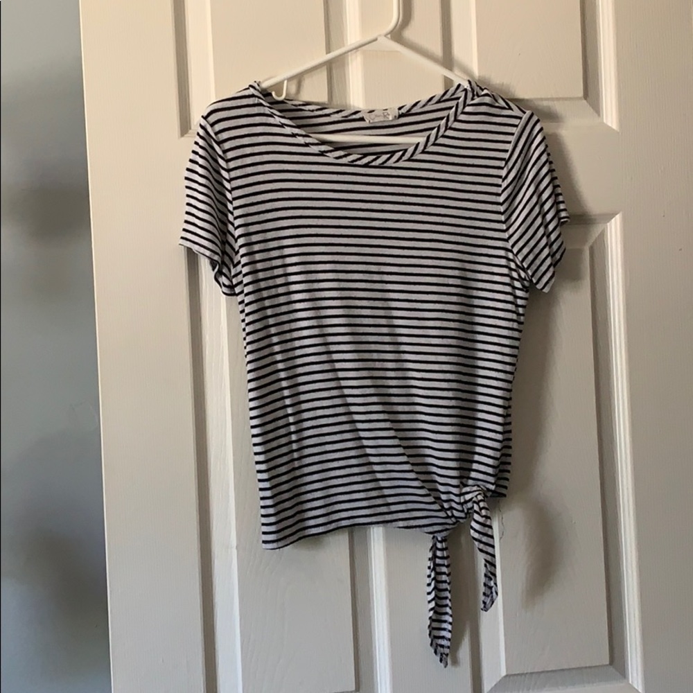 Tillys shirt Tie Front
